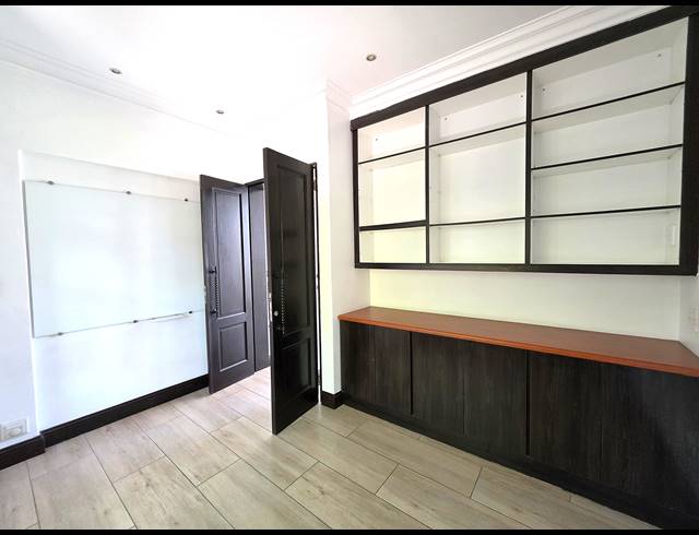 5 BEDROOM GOLF ESTATE FOR SALE IN BLUE VALLEY GOLF ESTATE